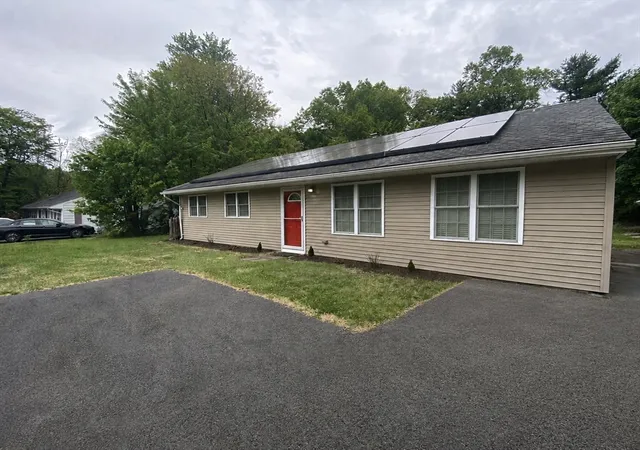 Homes for sale in Springfield, MA | 915 Bradley Road, Springfield, MA 01109 | MLS# 73523206