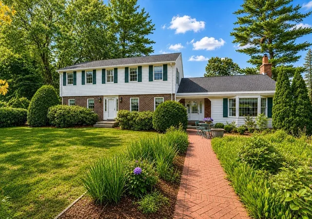 2nd image of 27 Church Ln, Burlington, MA 01803 | MLS# 73566301