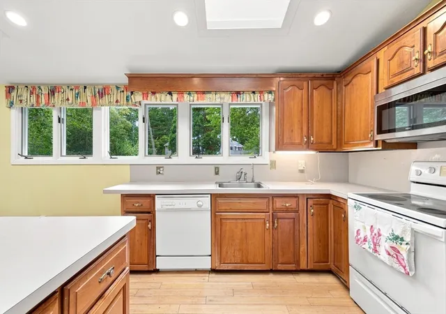 Photo 3 of Sale Pending at 79 Pond Cir, Mashpee, MA 02649 | MLS# 73565705 | Listing updated on 2026-10-08