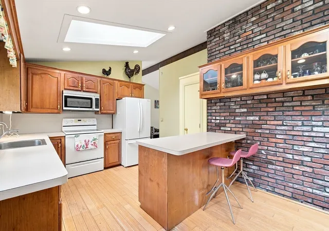 Photo 4 of Sale Pending at 79 Pond Cir, Mashpee, MA 02649 | MLS# 73565705 | Listing updated on 2026-10-08