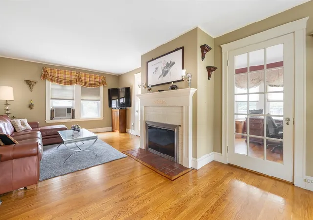 Photo 3 of Single family home for sale at 820 Beaver St, Waltham, MA 02452 | MLS# 73568899 | Listing updated on 2026-09-05