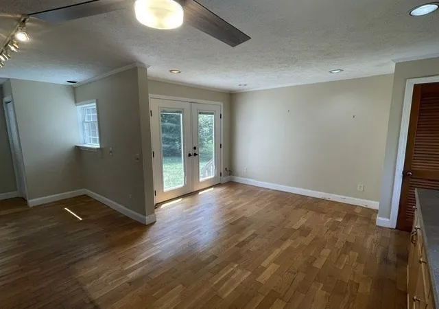 Photo 4 of Sale Pending at 117 Hazardville Rd, Longmeadow, MA 01106 | MLS# 73549901 | Listing updated on 2026-09-16