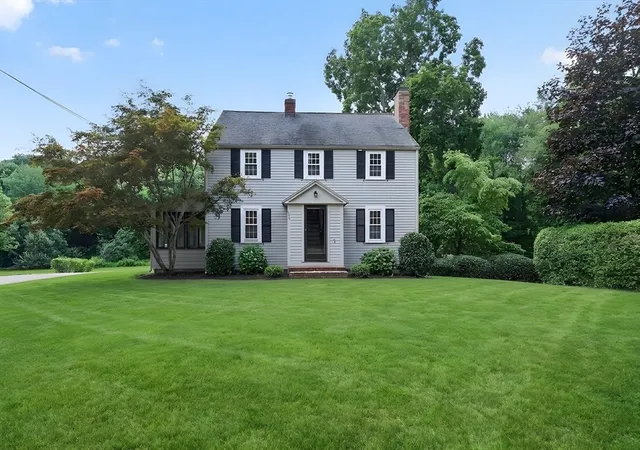 1st image of 124 Hobart St, Hingham, MA 02043 | MLS# 73558790