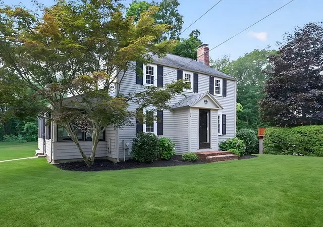 2nd image of 124 Hobart St, Hingham, MA 02043 | MLS# 73558790