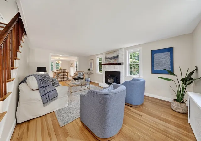 5th image of 124 Hobart St, Hingham, MA 02043 | MLS# 73558790