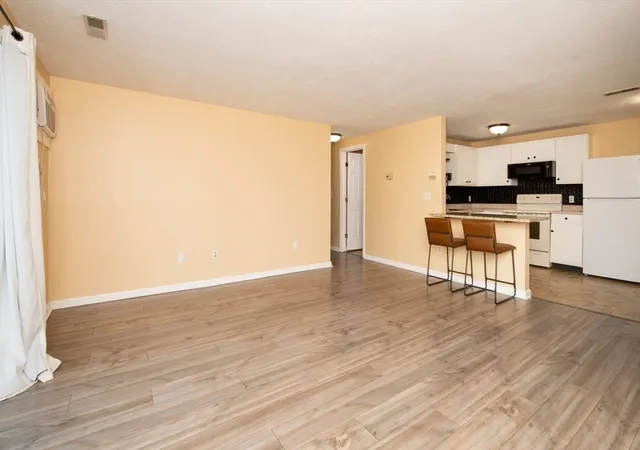 5th image of 1585 Braley Rd, New Bedford, MA 02745