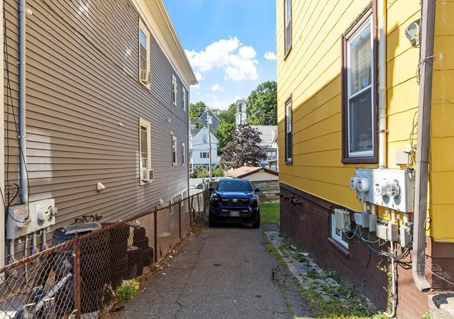 Photo 4 of House for sale at 107 Hollingsworth St, Lynn, MA 01902 | MLS# 73569169 | Listing updated on 2026-09-14