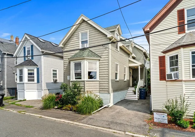 Photo 1 of Single family home for sale at 15 Beacon St, Salem, MA 01970 | MLS# 73564499 | Listing updated on 2026-08-26