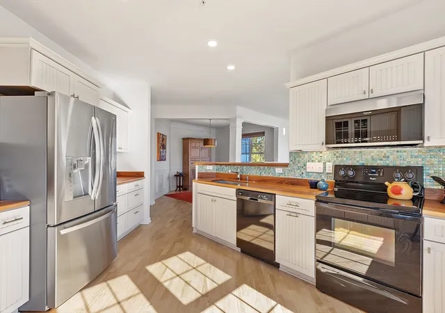 5th image of 62 Abigail Rd, Reading, MA 01867