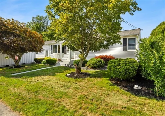 4th image of 82 Midland Rd, Somerset, MA 02726 | MLS# 73550319