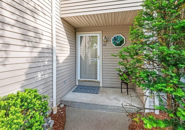 Homes for sale in Grafton, MA | 42 John Dr #42, Grafton, MA 01536 | MLS# 73526178