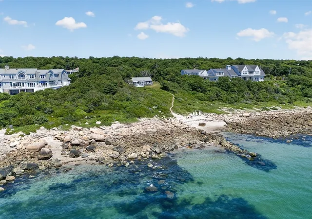 3rd image of 7 Gull Ln, Cataumet, MA 02534 | MLS# 73550968