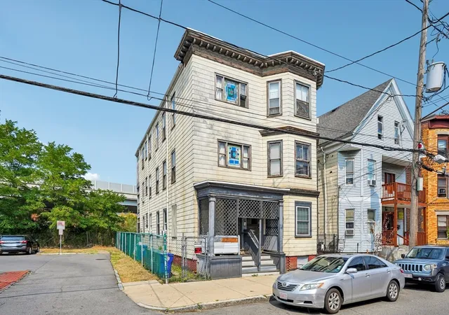 3rd image of 230 Chestnut St, Cambridge, MA 02038