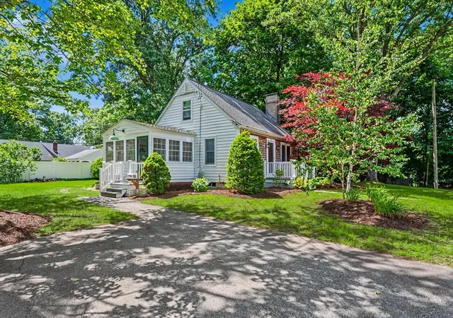 Homes for sale in Chelmsford, MA | 10 Dorrance Street, Chelmsford, MA 01824 | MLS# 73544485