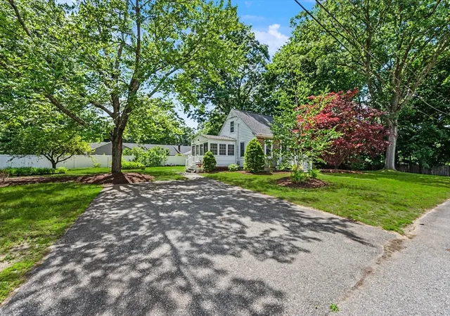 Homes for sale in Chelmsford, MA | 10 Dorrance Street, Chelmsford, MA 01824 | MLS# 73544485
