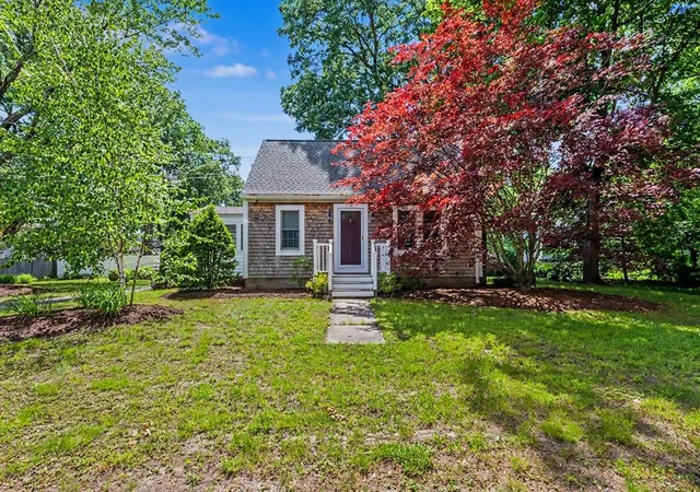 Homes for sale in Chelmsford, MA | 10 Dorrance Street, Chelmsford, MA 01824 | MLS# 73544485