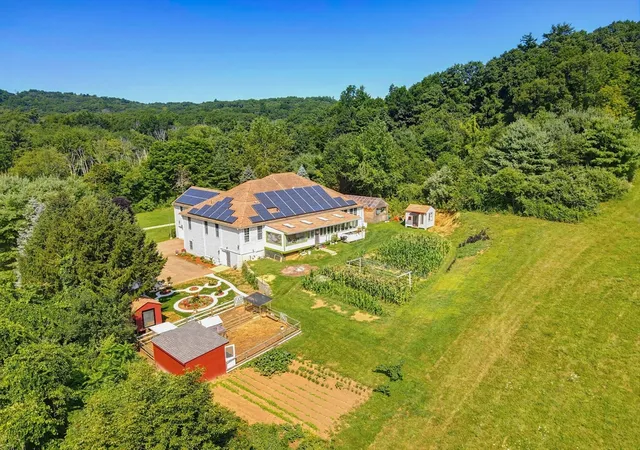 35th image of 36 E Brookfield Rd, North Brookfield, MA 01535 | MLS# 73564613