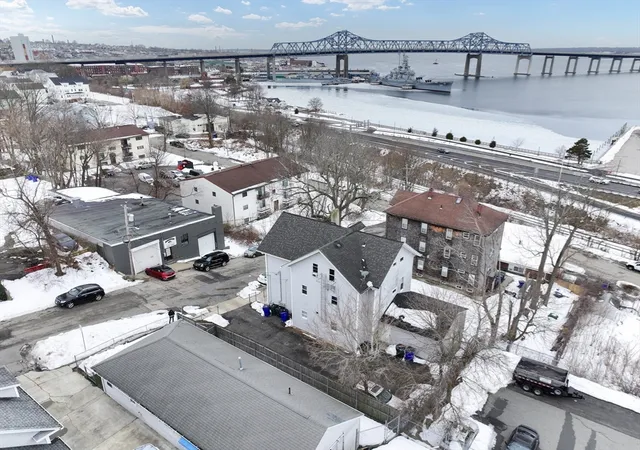 2nd image of 118 Maple St, Fall River, MA 02720