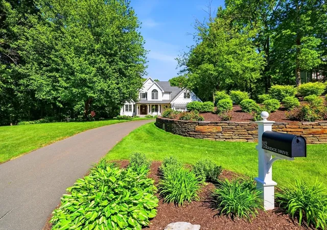 Homes for sale in Belchertown, MA | 102 Oakridge Dr, Belchertown, MA 01007 | MLS# 73528806