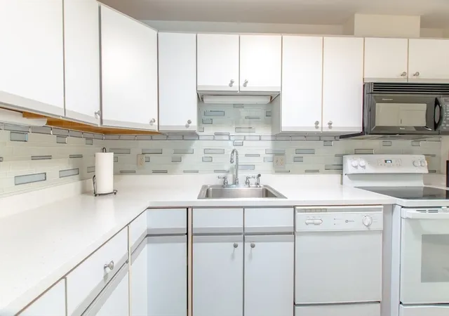 2nd image of 409 Old Country #409, Wenham, MA 01984 | MLS# 73555560