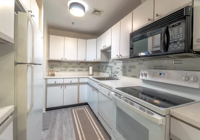 3rd image of 409 Old Country #409, Wenham, MA 01984 | MLS# 73555560