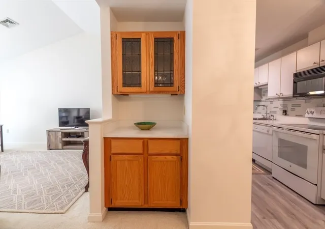 5th image of 409 Old Country #409, Wenham, MA 01984 | MLS# 73555560