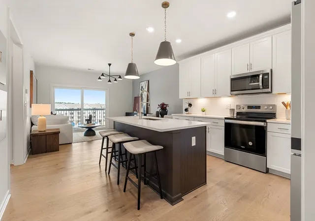 2nd image of 5 Peters Farm Way #404, Westborough, MA 01581 | MLS# 73562439