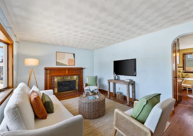 5th image of 44 Piedmont St, Arlington, MA 02476 | MLS# 73503623
