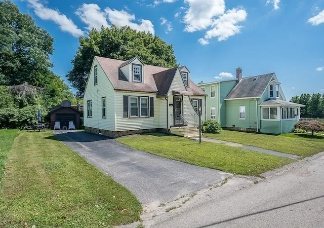 Photo 3 of Sale Pending at 4 Grammont Rd, Worcester, MA 01607 | MLS# 73566243 | Listing updated on 2026-09-08