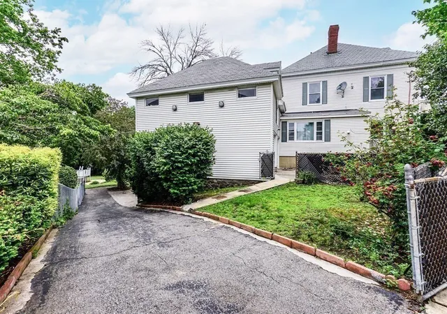 3rd image of 952 Bridge St, Lowell, MA 01850 | MLS# 73559450