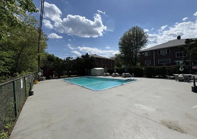 Homes for sale in Woburn, MA | 1 Albert Dr #8, Woburn, MA 01801 | MLS# 73533574