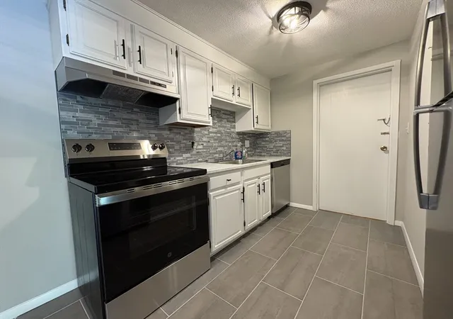 Homes for sale in Woburn, MA | 1 Albert Dr #8, Woburn, MA 01801 | MLS# 73533574
