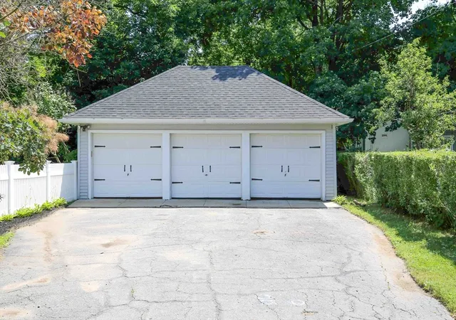 Photo 2 of Sale Pending at 20 Vassar St, Worcester, MA 01602 | MLS# 73556804 | Listing updated on 2026-09-09