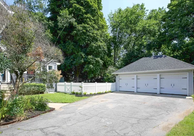 Photo 3 of Sale Pending at 20 Vassar St, Worcester, MA 01602 | MLS# 73556804 | Listing updated on 2026-09-09