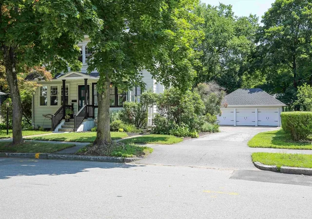 Photo 3 of Sale Pending at 20 Vassar St, Worcester, MA 01602 | MLS# 73556804 | Listing updated on 2026-09-09