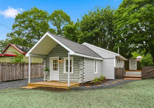 1st image of 89 Milford St, Hanson, MA 02341 | MLS# 73556908