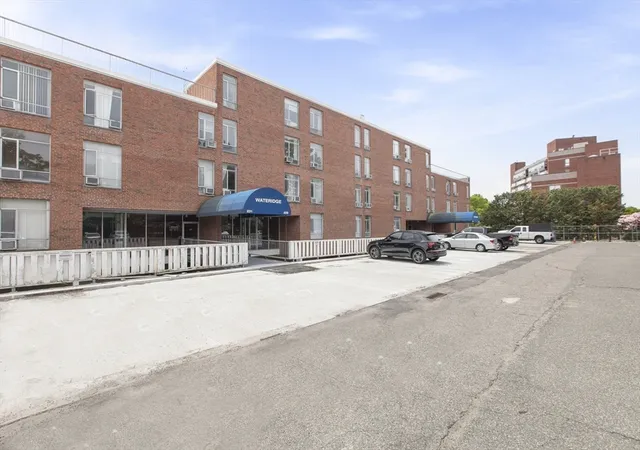 2nd image of 231 Coolidge Ave #409, Watertown, MA 02472 | MLS# 73528493