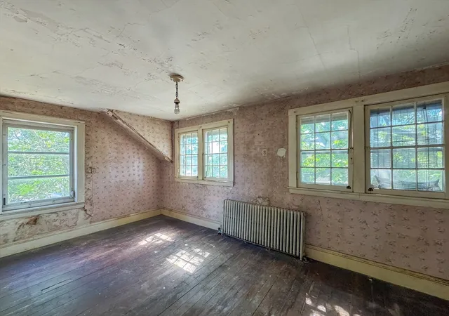 Photo 3 of Sale Pending at 29 Weybosset St, Weymouth, MA 02191 | MLS# 73550590 | Listing updated on 2026-09-16