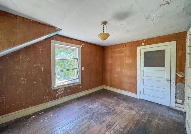 Photo 4 of Sale Pending at 29 Weybosset St, Weymouth, MA 02191 | MLS# 73550590 | Listing updated on 2026-09-16