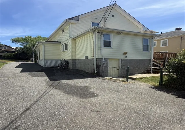 Photo 4 of Sale Pending at 454 Chandler St, Worcester, MA 01602 | MLS# 73540999 | Listing updated on 2026-07-06