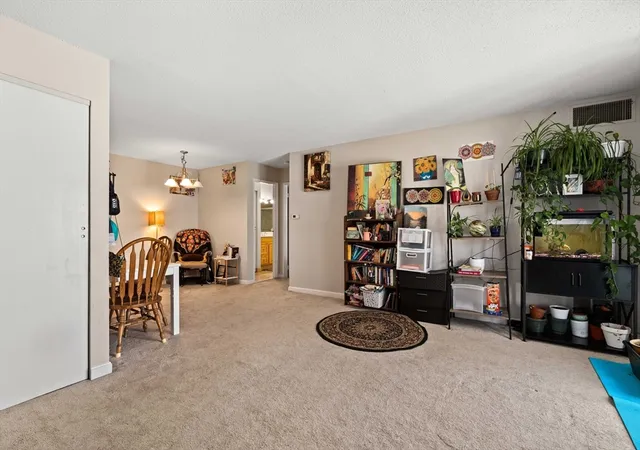 Homes for sale in Natick, MA | 10 Village Green Ln #19, Natick, MA 01760 | MLS# 73509064
