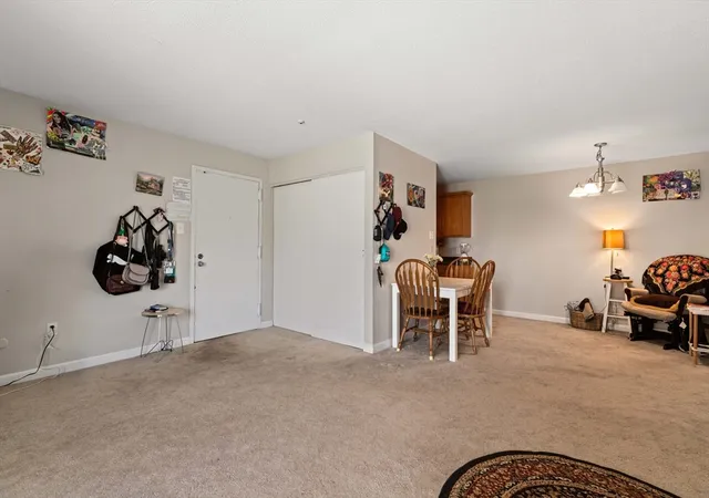Homes for sale in Natick, MA | 10 Village Green Ln #19, Natick, MA 01760 | MLS# 73509064