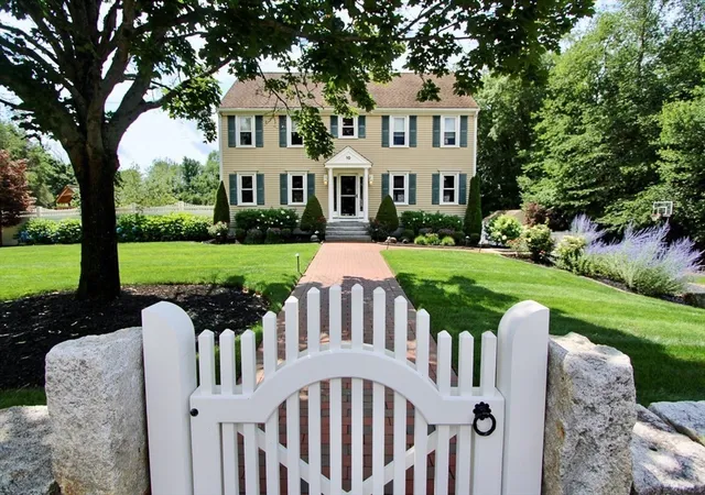 1st image of 10 Stoneybrook Dr, Bridgewater, MA 02324 | MLS# 73555885