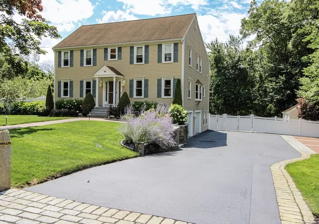 2nd image of 10 Stoneybrook Dr, Bridgewater, MA 02324 | MLS# 73555885