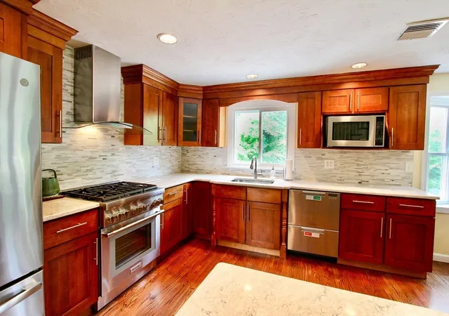 4th image of 10 Stoneybrook Dr, Bridgewater, MA 02324 | MLS# 73555885