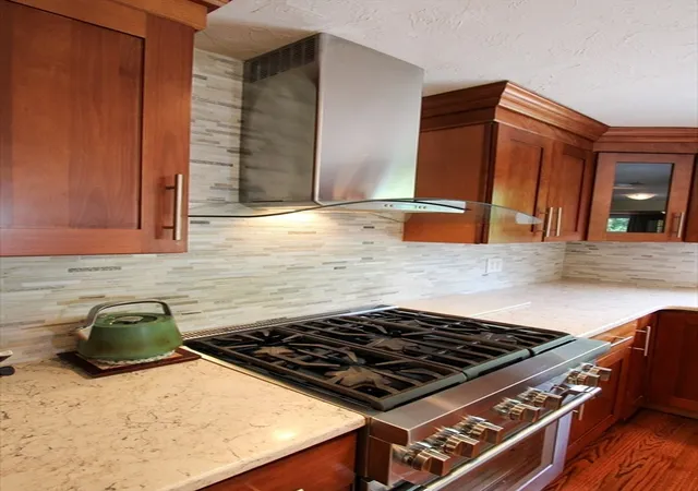 5th image of 10 Stoneybrook Dr, Bridgewater, MA 02324 | MLS# 73555885