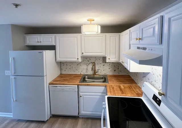 3rd image of 16 Woodman Way #8, Newburyport, MA 01950 | MLS# 73546950