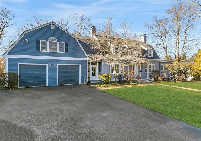 2nd image of 243 Upland Ave, Newton Highlands, MA 02461 | MLS# 73516643