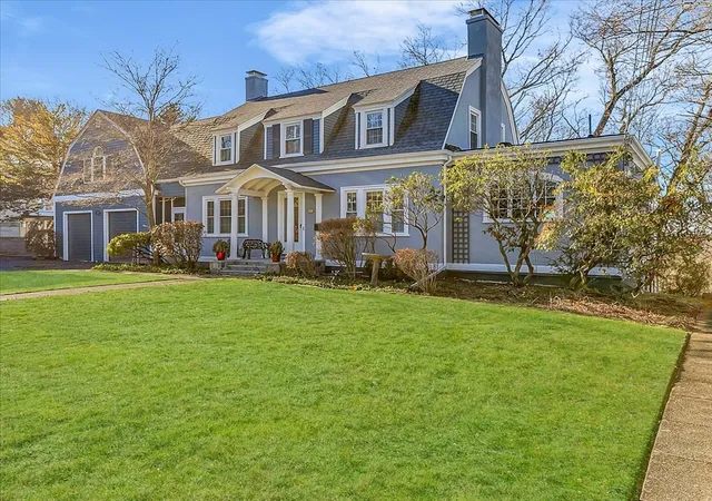 3rd image of 243 Upland Ave, Newton Highlands, MA 02461 | MLS# 73516643