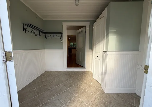 Photo 4 of Single family home for sale at 17 Russell Rd, Winchester, MA 01890 | MLS# 73566405 | Listing updated on 2026-09-08